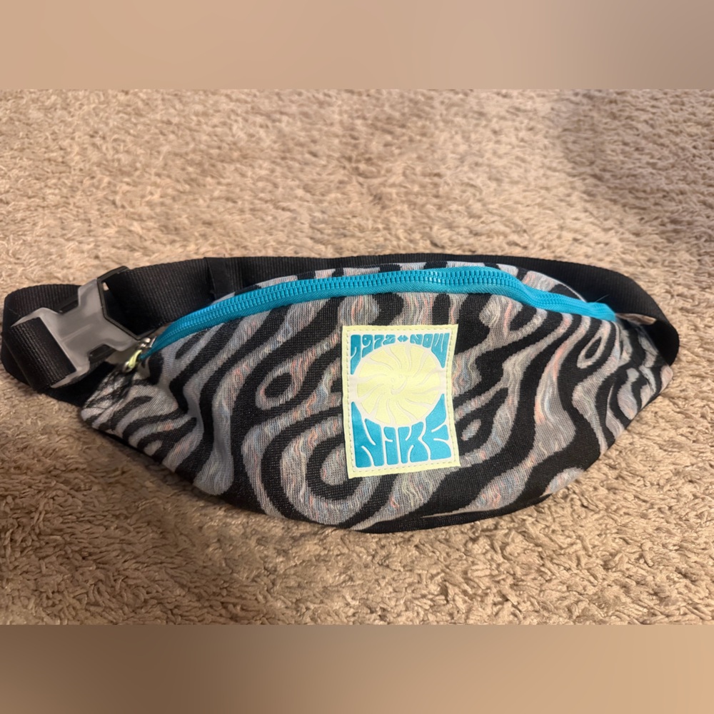 Nike Black and Blue Crossbody Bag